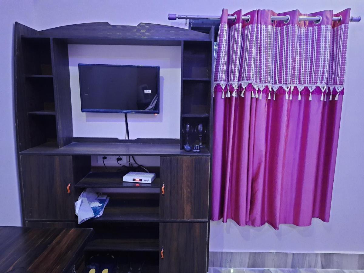 Hotel Blue Diamond Bahraich Ngoại thất bức ảnh