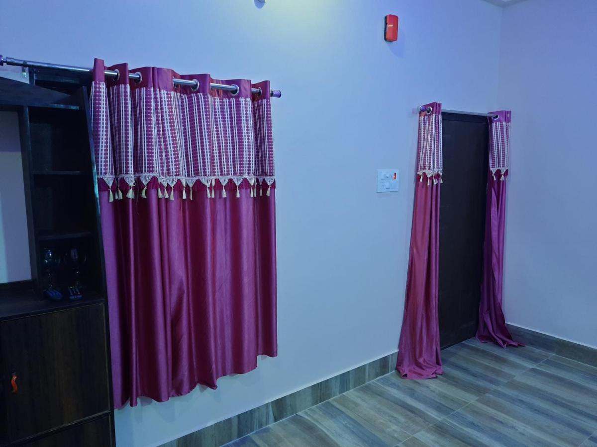Hotel Blue Diamond Bahraich Ngoại thất bức ảnh