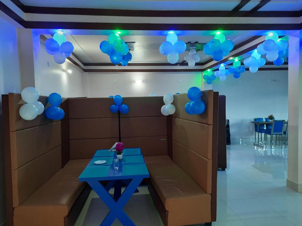 Hotel Blue Diamond Bahraich Ngoại thất bức ảnh